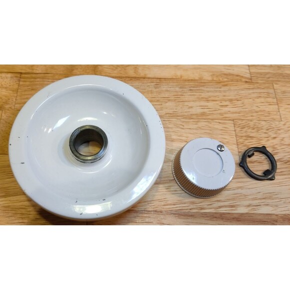 Singer Sewing Machine Model 248 - Replacement Hand Wheel Assembly - Picture 2 of 6